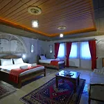 Shoestring Stone House 3*