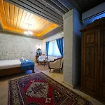 Hotel Shoestring Stone House 3*