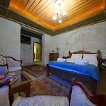 Shoestring Stone House 3*