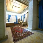 فندق Shoestring Stone House