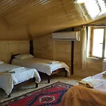 Shoestring Stone House 3*