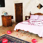 Hotel Shoestring Stone House