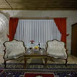 Hotel Shoestring Stone House 3*