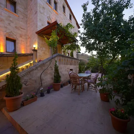 Shoestring Stone House 3*