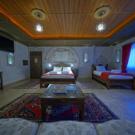 Shoestring Stone House 3*