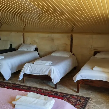 Shoestring Stone House Szálloda 3*