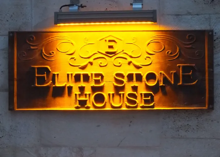 Shoestring Stone House 3*