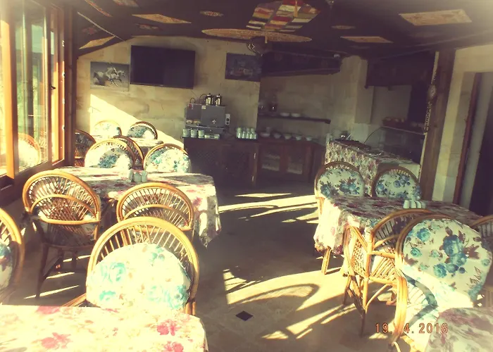 Shoestring Stone House Hotel