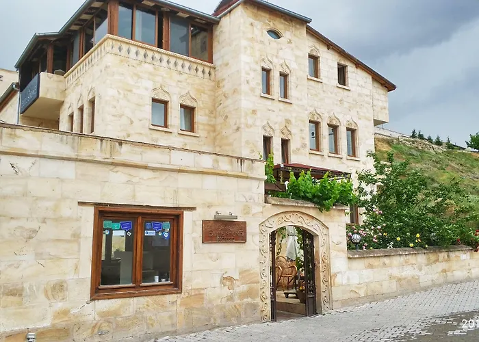 Hotel Shoestring Stone House