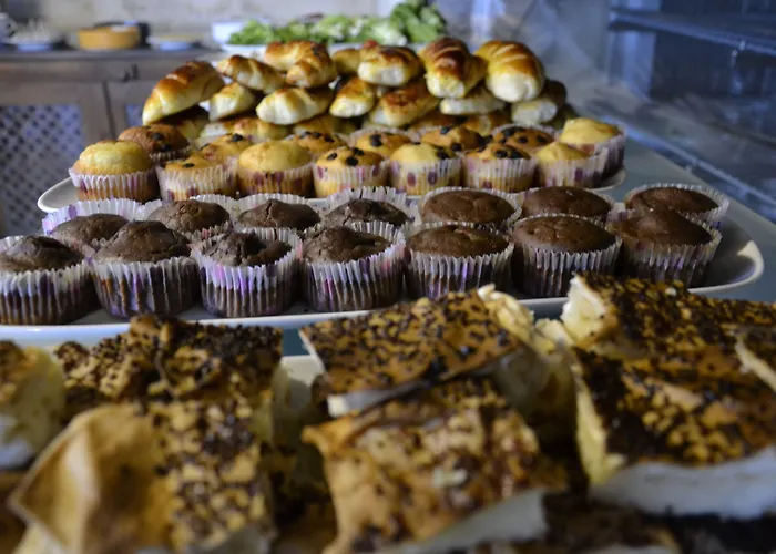 Shoestring Stone House 3*